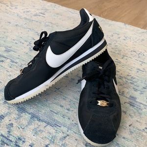Nike Cortez. Original. Black/Gold/White. Size 8.5. Good Condition. Worn 3x.